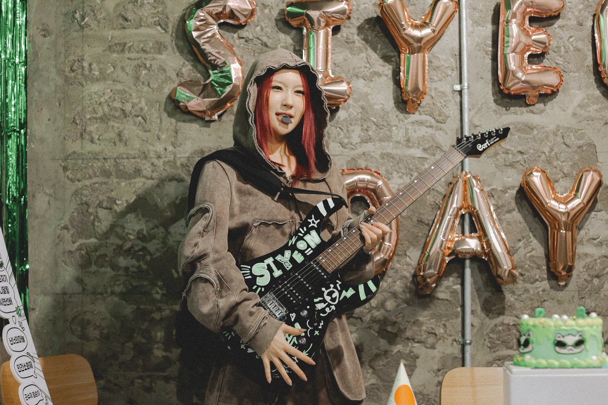 blue (@blue_siyeon) on Twitter photo 