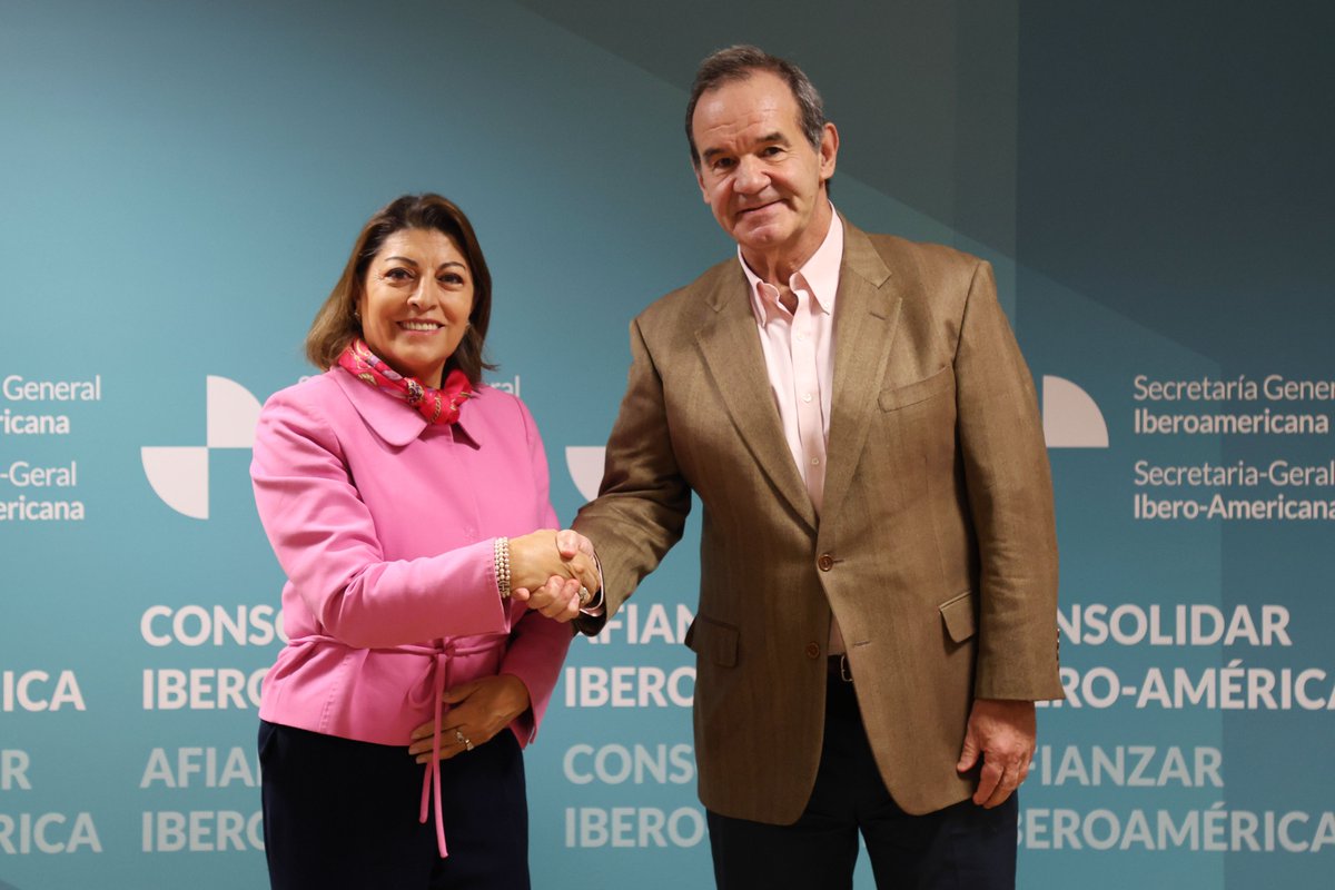 La nueva Embajadora de @EmbajadaEcuESP, @Wilmandrade, realizó una visita protocolar al SGI Allamand para intercambiar ideas sobre la próxima @CumbreIberoA que se celebrará el 15-noviembre en Cuenca #Ecuador🇪🇨 y sobre otras reuniones vinculadas a la Conferencia Iberoamericana.