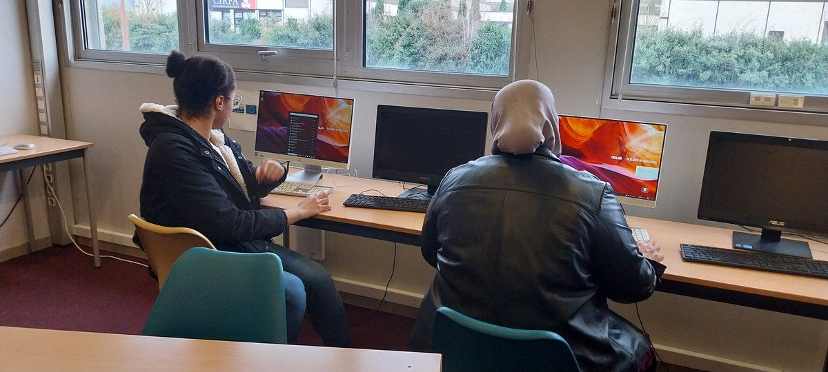 Pimms77's tweet photo. Aujourd'hui a eu lieu le deuxième #AtelierNumérique pour les demandeurs d'emploi au sein de @MeiMvs avec le dispositif #PLIE afin de leur apprendre les bases du numérique et ainsi les faire sortir de la #PrécaritéNumérique
#PimmsMediation https://t.co/1DkdTvXHen