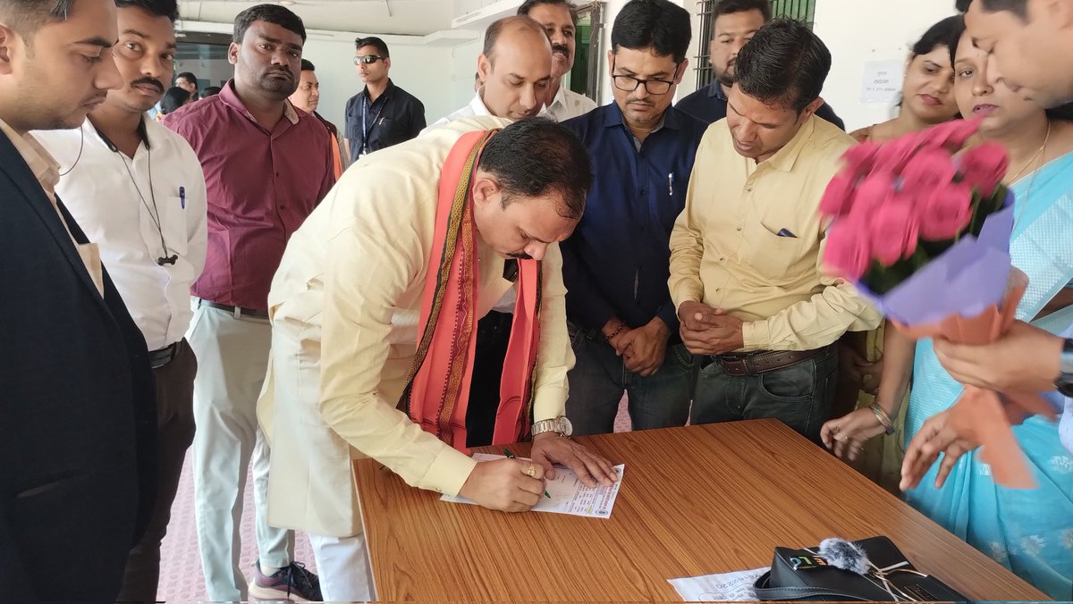#कैशलेश_चिकित्सा
माननीय मुख्यमंत्री जी 
स्वास्थ मंत्री जी कल मंत्रिमंडल की बैठक में छत्तीसगढ़ राज्य के 5 लाख कर्मचारी और परिवार के लिए #कैशलेश_चिकित्सा पारित कर हमसब को अपना आशीर्वाद देवे हमसब आभारी रहेंगे।
<a href="/vishnudsai/">Vishnu Deo Sai</a> 
<a href="/ShyamBihariBjp/">ShyamBihari Jaiswal</a> 
<a href="/vijaysharmacg/">Vijay sharma</a> 
<a href="/CGCMSEWU/">@ushachandrakar</a> 
<a href="/OPChoudhary_Ind/">OP Choudhary</a>