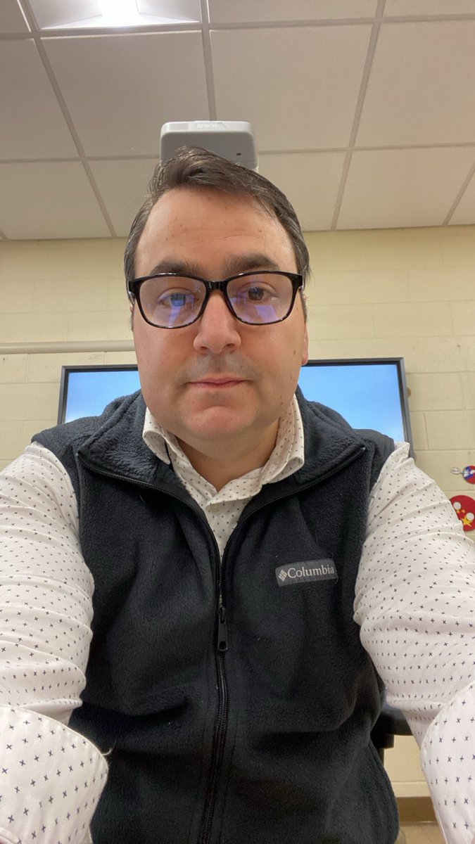 theMrMarchetti's tweet photo. Gave the class work and listening to 80s training montage on Spotify! https://t.co/zScdlnHY1w
