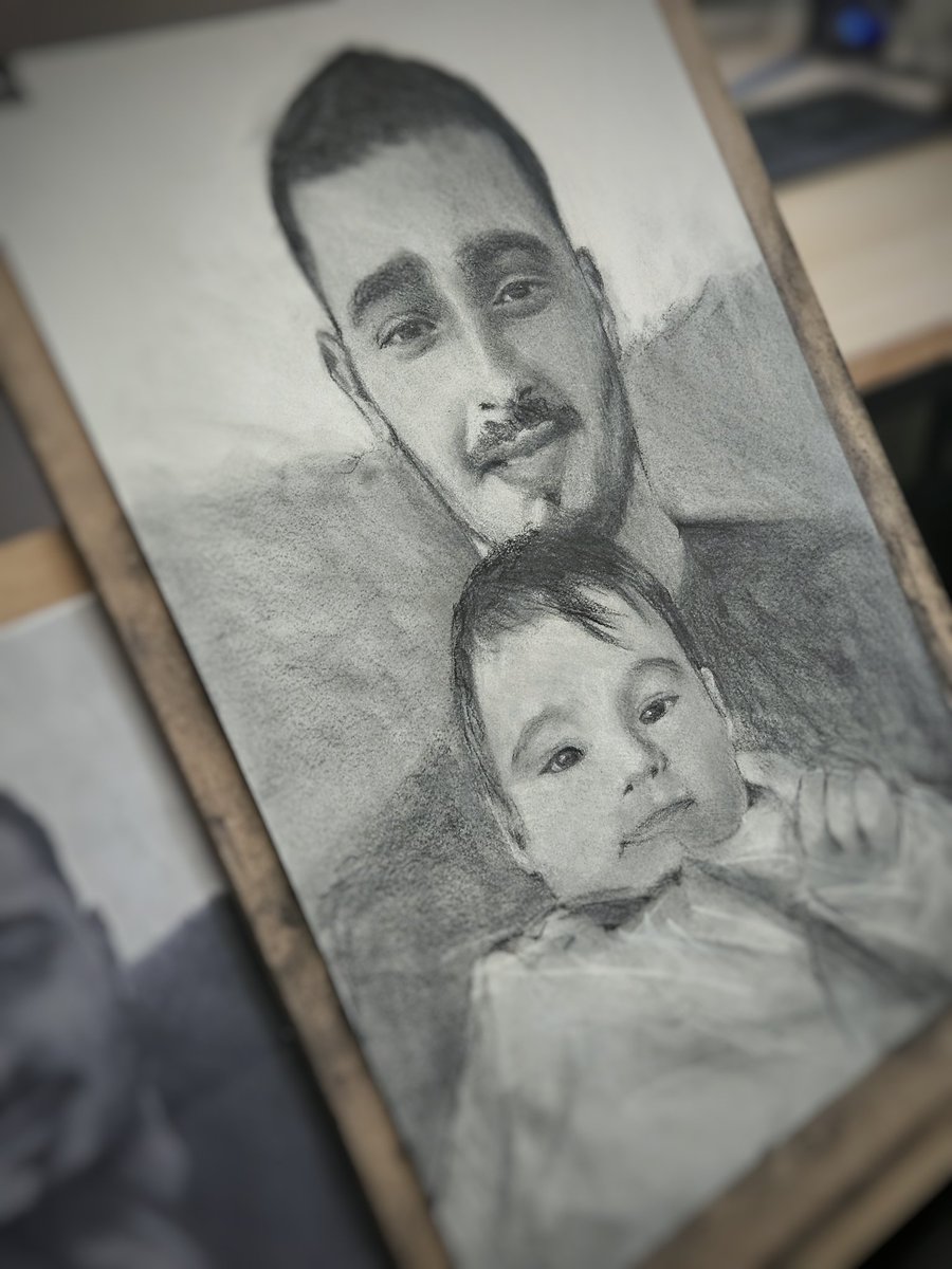 Commission done!  
#comissionportrait #portrait #art #portraitillustrstion #portaitdrawing #drawing #sketching #illustration #artwork #fineart #charcoal #graphite #gallery #artlover