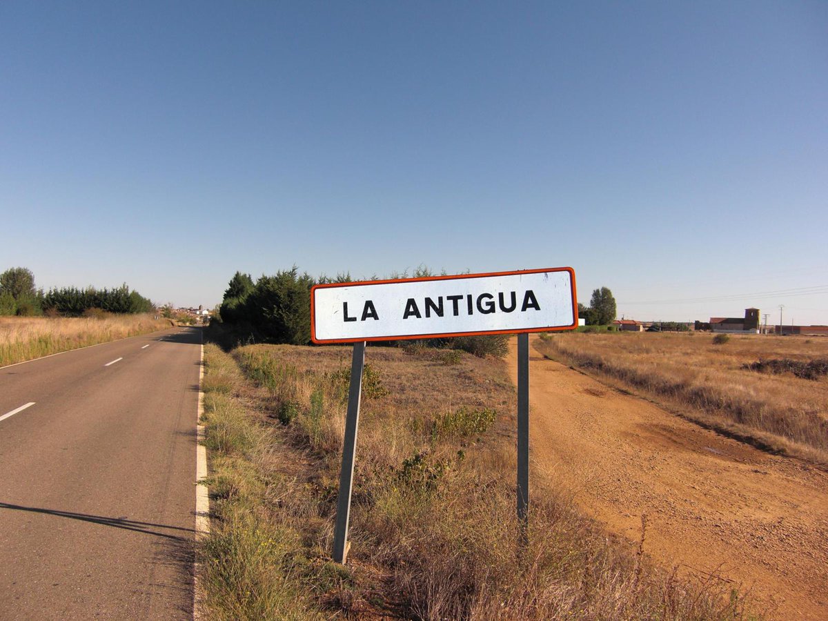 La Diputación traslada a la Junta de Castilla y León la necesidad de garantizar la seguridad vial en el cruce de La Antigua.

#Infraestructuras #DiputaciónDeLeón #LaAntigua #Léon