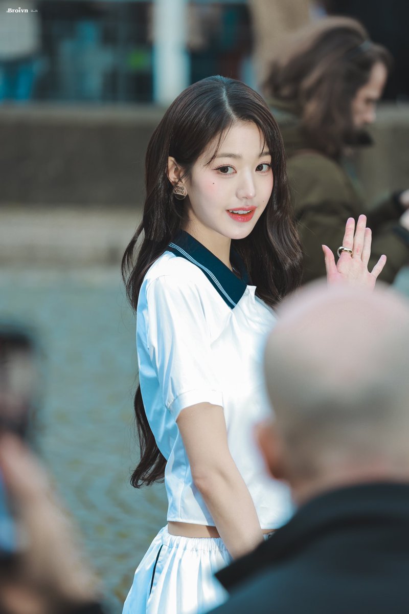 Broivn_0831's tweet photo. 240305 MIUMIU PAIRS🇫🇷

#WONYOUNGxMiuMiuFW24
#MiuMiuFW24 @MIUMIUofficial 
#ParisFashionWeek 
#장원영 #JANGWONYOUNG #IVE #아이브 https://t.co/EUpPrHeWQR