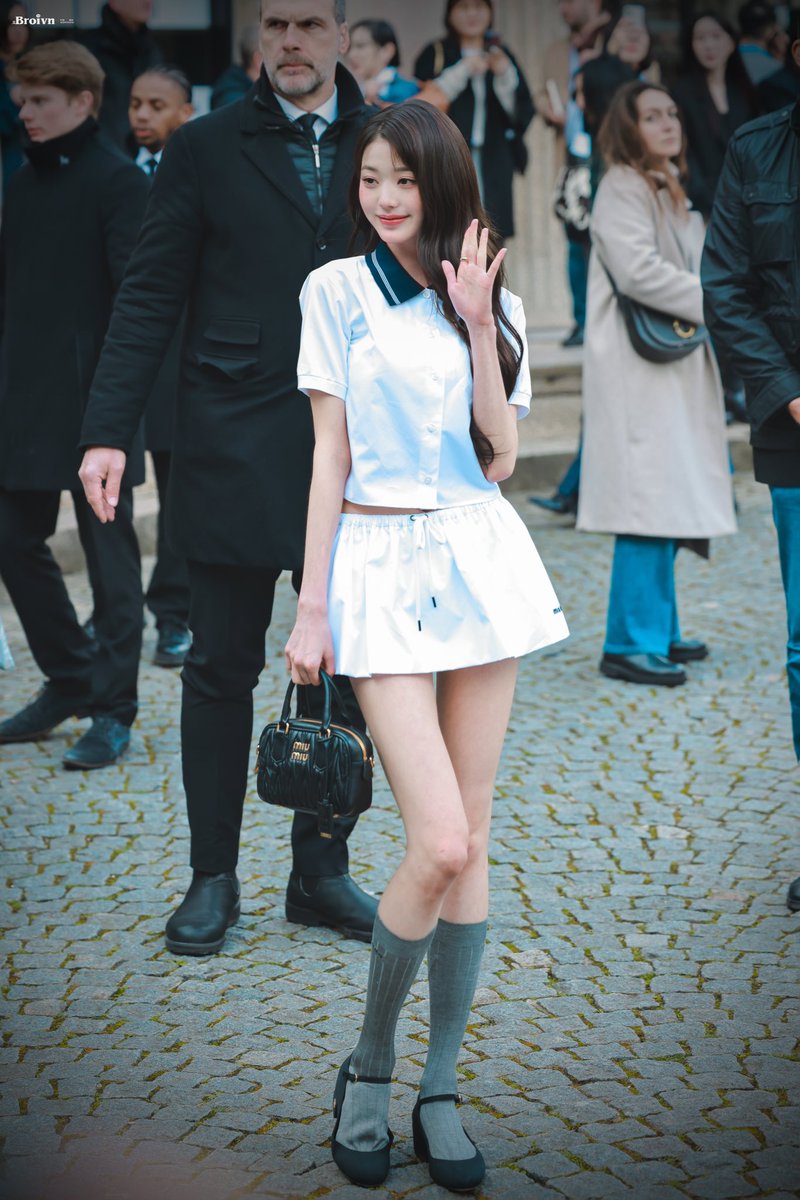 Broivn_0831's tweet photo. 240305 MIUMIU PAIRS🇫🇷

#WONYOUNGxMiuMiuFW24
#MiuMiuFW24 @MIUMIUofficial 
#ParisFashionWeek 
#장원영 #JANGWONYOUNG #IVE #아이브 https://t.co/EUpPrHeWQR