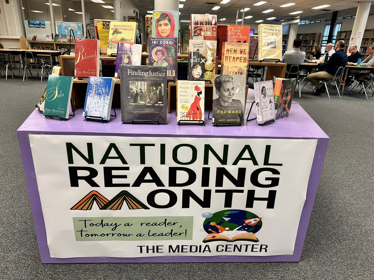 If you haven’t seen the displays in the QOHS media center, you are missing out! 
🐾❤️

Celebrating Women’s “HER-story”  💜and National Reading month!!!! 📚