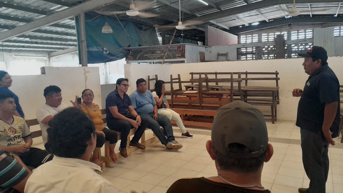 _marianabaeza's tweet photo. Después de 4 días de alegre aprendizaje de #LenguaDeSeñasMexicano con los amigos de la #CoordinaciónDeMercados  agradezco a @CosmeDamian y a @marcos por su apoyo, con Inclusión tendremos un Municipio Mejor   #MercadoNuevo #TrabajandoAndo 😎 #MarianaBaeza 🤟 @CENcoordinacion https://t.co/julmkk3hJC