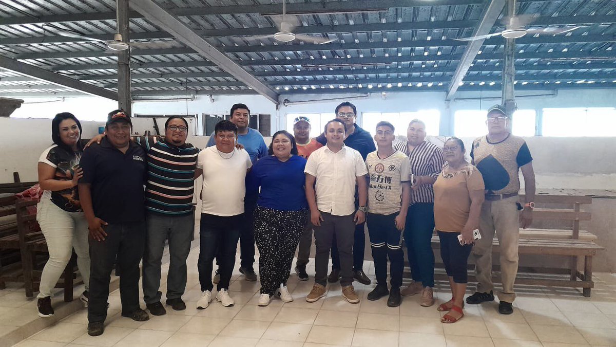 _marianabaeza's tweet photo. Después de 4 días de alegre aprendizaje de #LenguaDeSeñasMexicano con los amigos de la #CoordinaciónDeMercados  agradezco a @CosmeDamian y a @marcos por su apoyo, con Inclusión tendremos un Municipio Mejor   #MercadoNuevo #TrabajandoAndo 😎 #MarianaBaeza 🤟 @CENcoordinacion https://t.co/julmkk3hJC