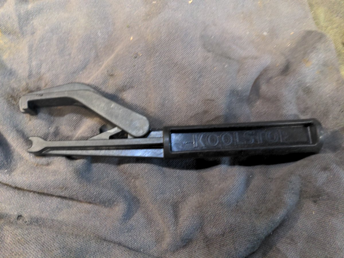 BelfastCyclist1's tweet photo. If you're sick of this happening ... get one of these
Just wrangled the winter pluses off and put the marathon pluses back on.
#koolstop makes it really easy https://t.co/JEHgxezdkh