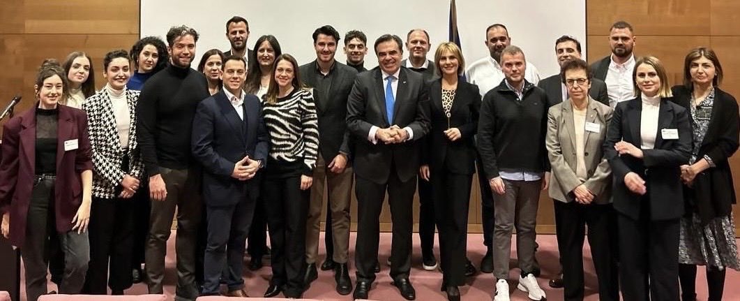 Στις Βρυξέλλες με την δυναμική ομάδα «Νέα Γεωργία-Νέα Γενιά» που ίδρυσε το <a href="/SNForg/">Stavros Niarchos Foundation (SNF)</a>. 

Ο αγροτοδιατροφικός κλάδος αναπτύσσεται και εξελίσσεται. 

Μια νέα γενιά παραγωγών, επιστημόνων και στελεχών της αγοράς που με γνώσεις και δεξιότητες εγγυάται το μέλλον της ελληνικής γεωργίας.