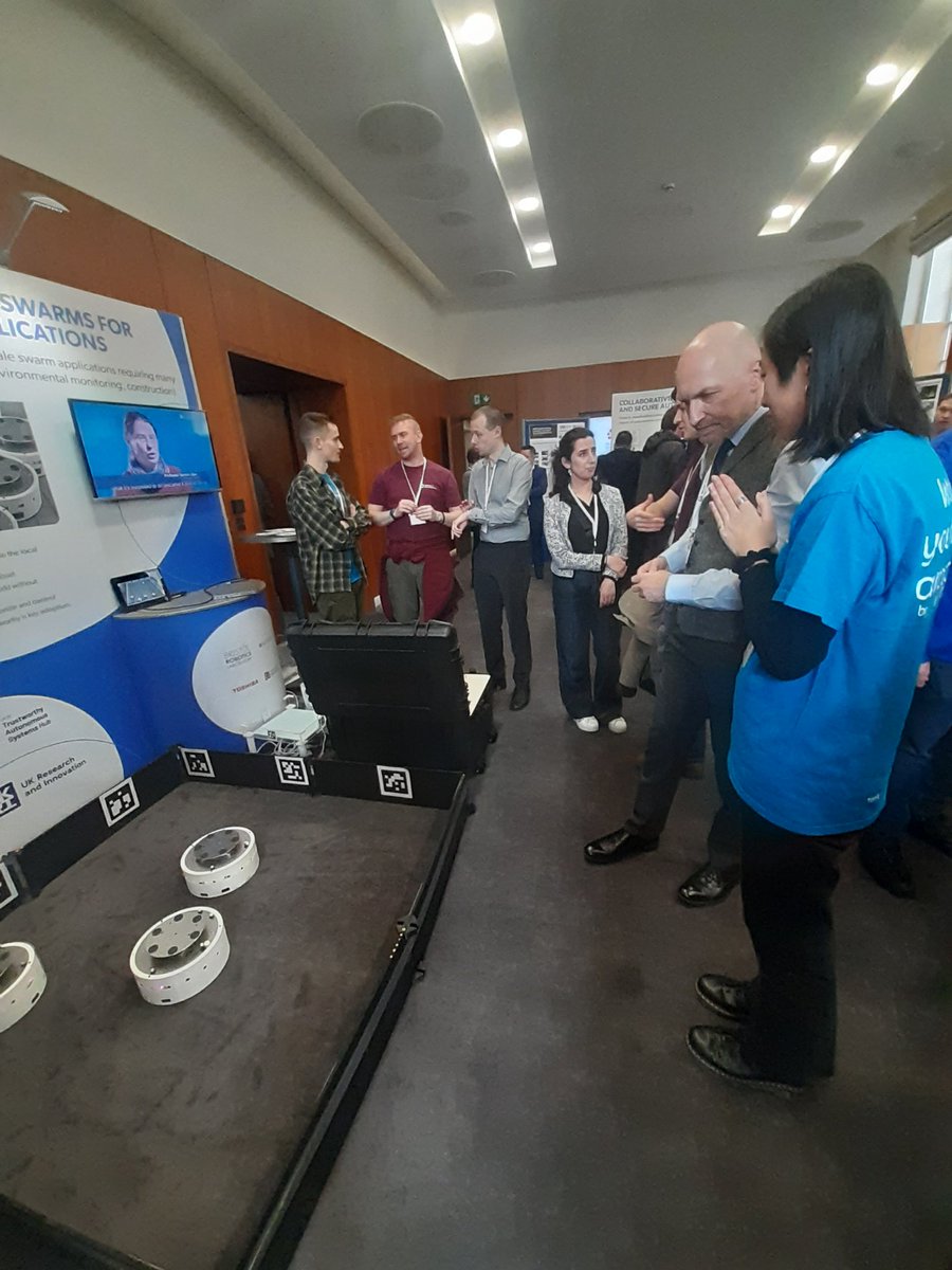 tas_function's tweet image. Our team are having a great time talking to interested visitors at the #TASShowcase24 #swarm #robots #AI See how our swarms can be used in disaster relief, logistics and beyond...
