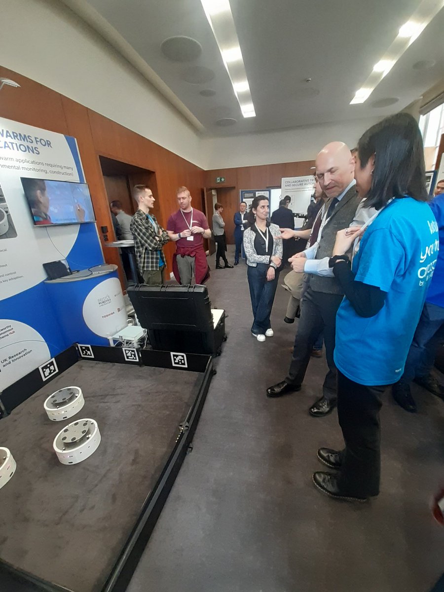 tas_function's tweet image. Our team are having a great time talking to interested visitors at the #TASShowcase24 #swarm #robots #AI See how our swarms can be used in disaster relief, logistics and beyond...