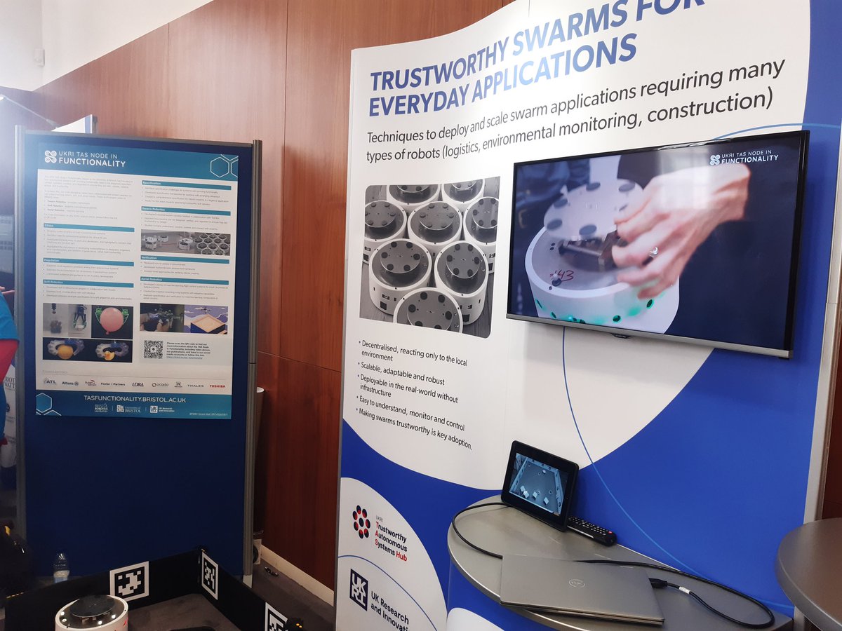 tas_function's tweet image. Our team are having a great time talking to interested visitors at the #TASShowcase24 #swarm #robots #AI See how our swarms can be used in disaster relief, logistics and beyond...