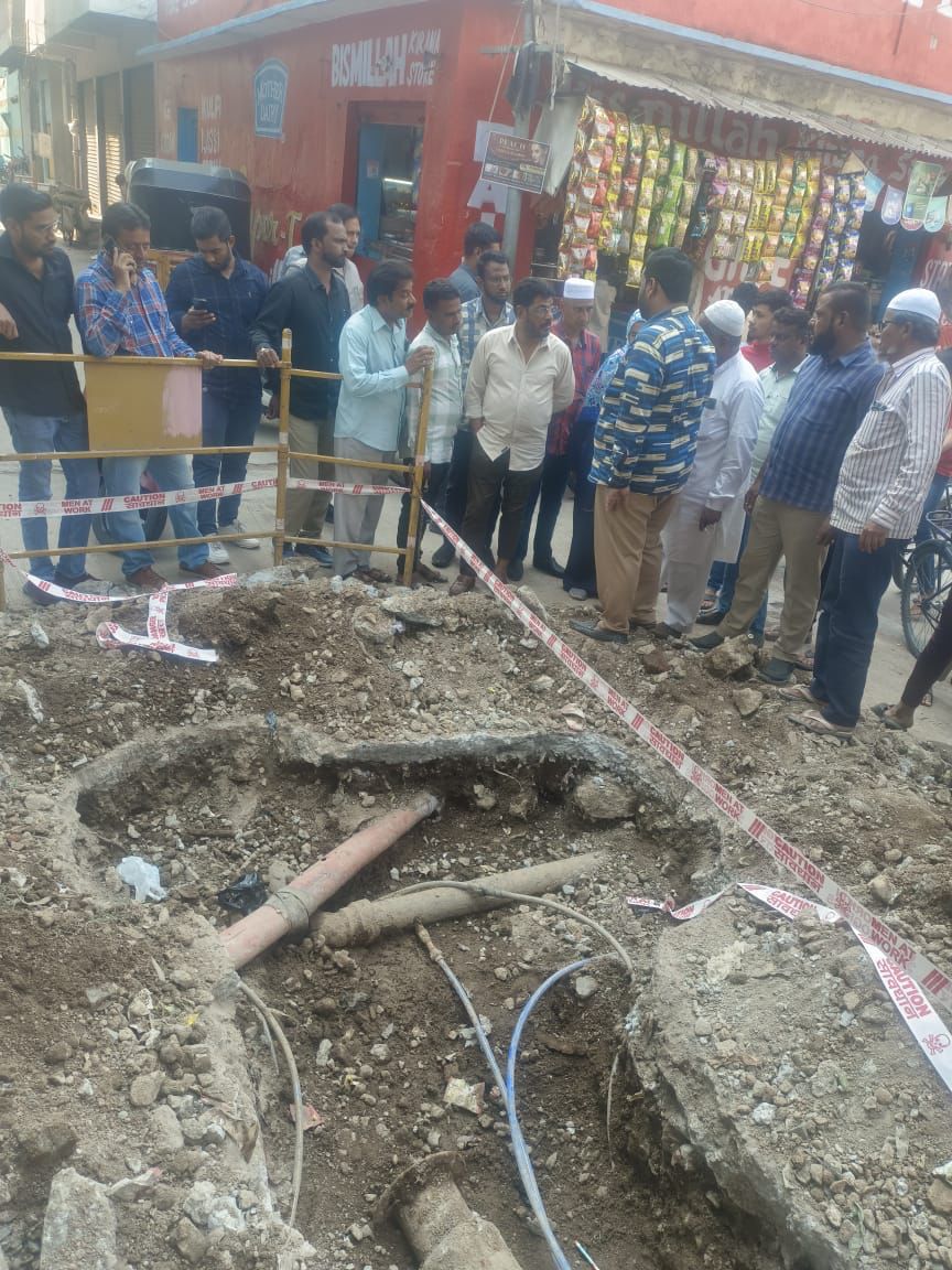 Inspected Various ongoing Development works in Aman Nagar B, Nasheman Nagar, and Bhavani Nagar which includes Storm Water Drain, CC Roads Construction, Sewerage Line Work and Retaining Wall near Railway track under Talab Chanchalam Division in #Yakutpura Assembly Constituency