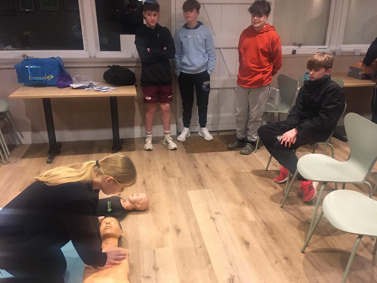 Great to see our second intake of #GetIntoCricket participants gain their First Aid qualification in the last 2 weeks🩹

Thanks to @hrcc1885 @ChipSodCC @FrenchayCC @USL_CC and @CirencesterCC for hosting 👍

Well done all involved🏏