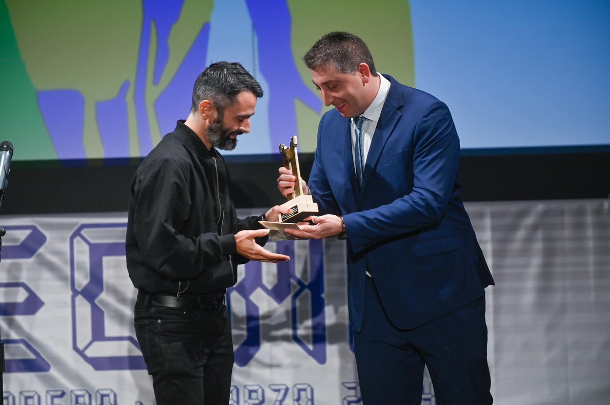 TierrasdeMedina's tweet photo. 📢👉Gracias por tan fenomenal XXXVII @FestivalCineMed #Festival de #Cine de #MedinadelCampo
Gracias @emilianoallende, @jcyl, @Dip_Va, @turvalladolid, @RutaVinoVerdejo, @TPozaldez, @aytorueda, @AValdestillas y Jurado #TierrasdeMedina
Gracias a todos
#Cortos #37SECIME https://t.co/SDjF5Mjog2
