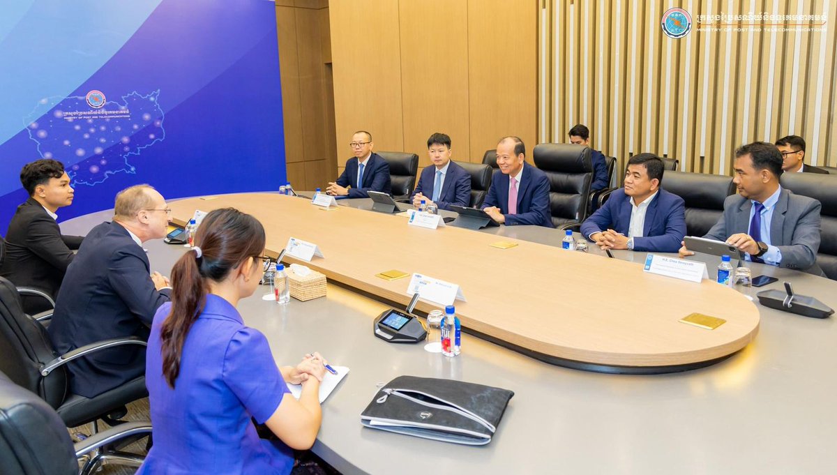 Visit to Cambodia and honored to meet the Minister of Telecom. I was impressed by 🇰🇭 digital strategy and the progress made. I was also happy to hear that @UNDPCambodia support for digital transformation is valued and that our cooperation with the Ministry will further expand.