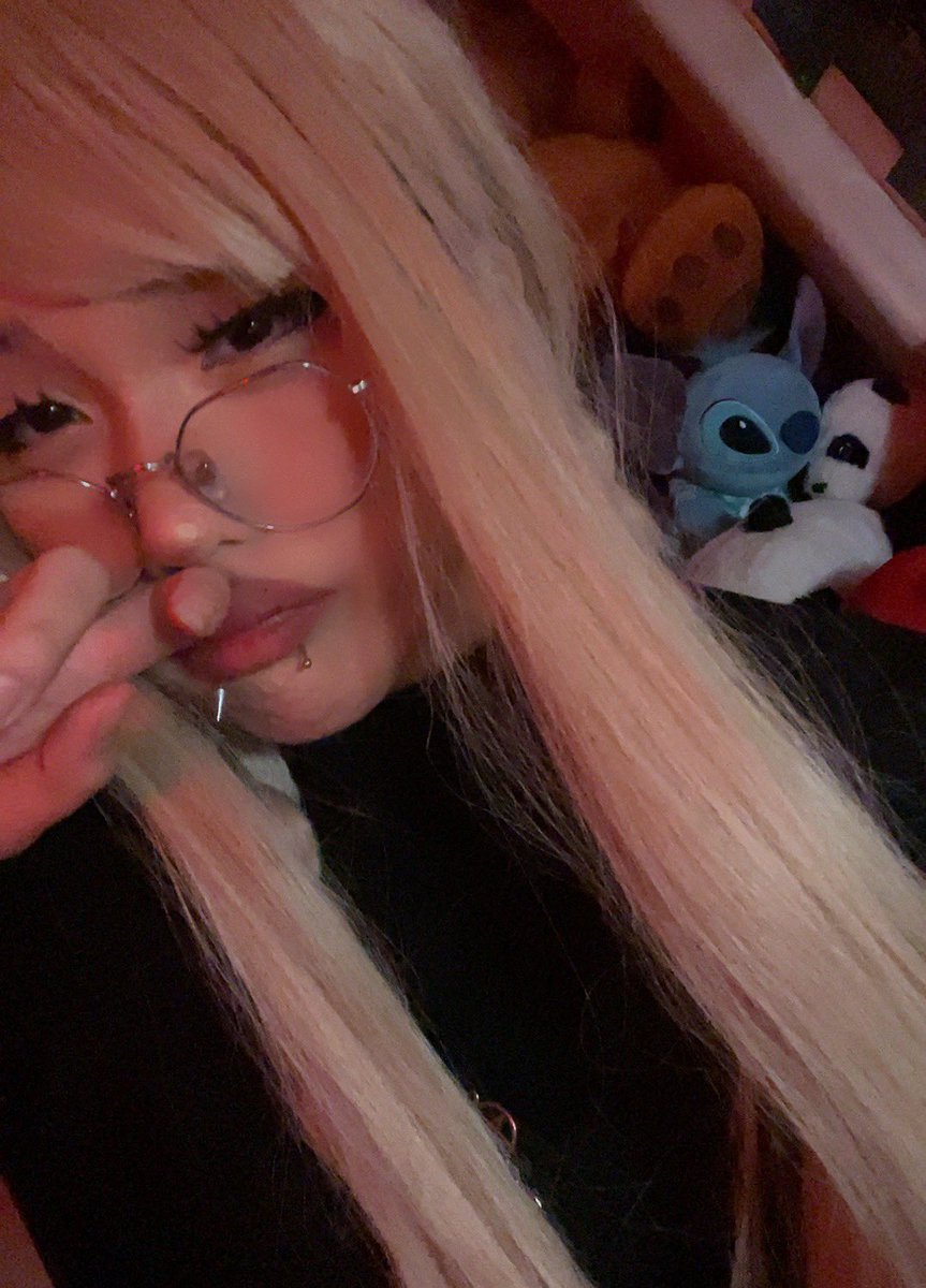 say hi to stitch in the back ^__^