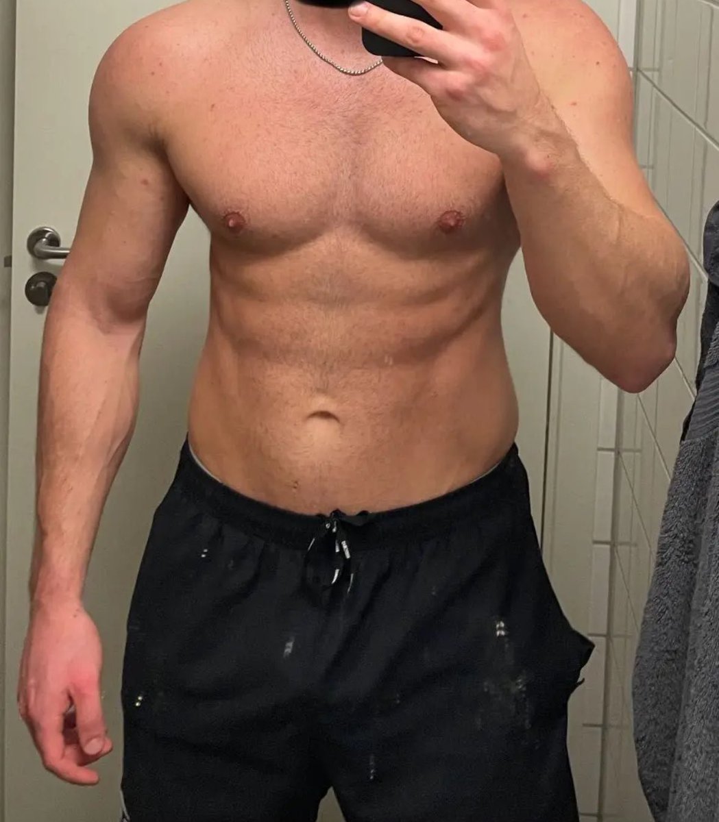midsgay's tweet photo. Desperate to provide a lovely filling cup of something for a hungry desperate sub! Any takers? #piss #master #subneeded https://t.co/Jf1OwjmlME