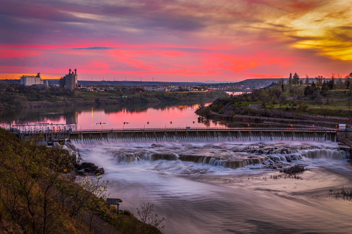 May is just around the corner isn’t it? …. #Montana #bigskycountry #lastbestplace #montanagram #exploremontana #greatfallsmontana #mightymo #missouririver