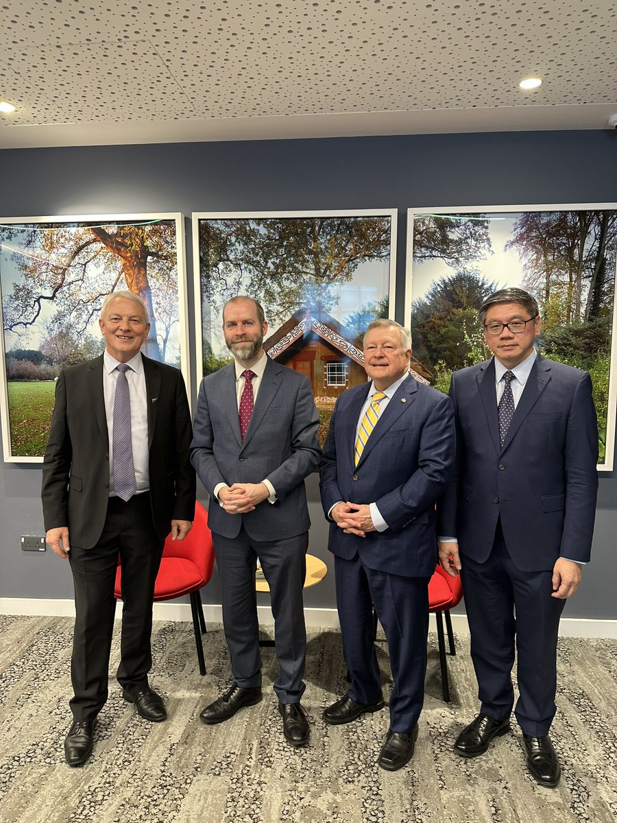 Interesting discussion today on CPTPP and trade issues with shadow Secretary for Trade Jonathan Reynolds and fellow High Commissioners from Canada and Singapore, Ralph Goodale and Ng Tek Hean.