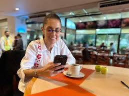 PepePedroza's tweet photo. Buenos Días ☀️!!
Hoy visita nuestra ciudad la próxima Presidenta de la República @Claudiashein.
Razón de más para asistir al #ArcoDeLaCalzada no sin antes un buen café ☕️. https://t.co/YyEj1sgzvp