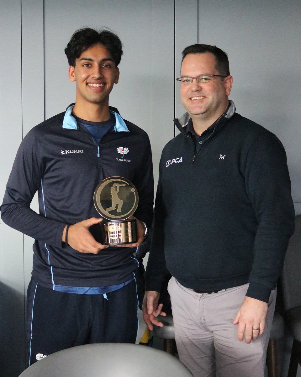 Great to see @YVagadia45 at Yorkshire’s pre-season meeting where he was presented his trophy for winning the PCA Futures Awards in association with @LoddersLawyers 🏆

Congratulations, Yash 🙌

#PCAFuturesAwards