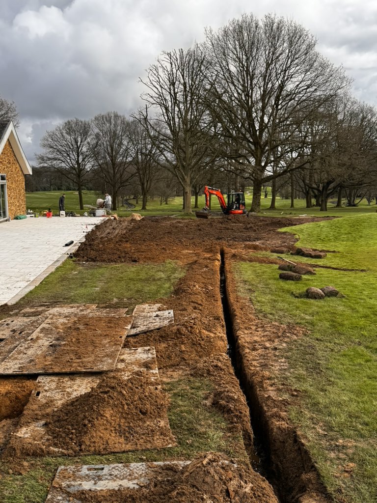 Good progress today on project patio despite the weather trying its best to thwart us! Shaping coming along and drainage now going in , Ventrac earning its keep again. Finish the drains tomorrow then topsoil and final shaping ready for turf! #Golf #Greenkeeping