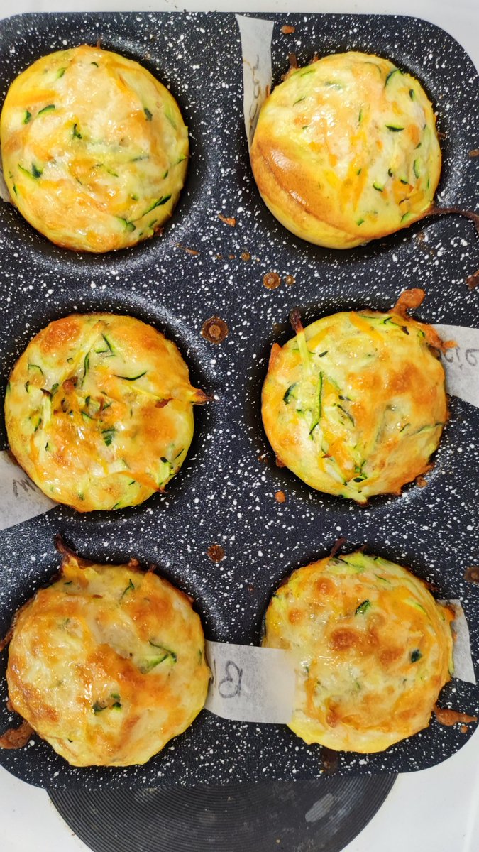 P4 did a cracking job making mini quiches @ClydePrimary today. Learning how to crack eggs, practising our grating skills and some of us used courgette for the first time 😊 #skillsforlife #foodeducation #healthyschools