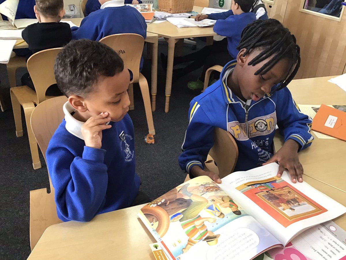 KensingPrimary's tweet photo. 3HS loved reading with the reception class today to celebrate world book week πππ #worldbookweek2024 #readingforpleasure https://t.co/UiPHmvyF2g