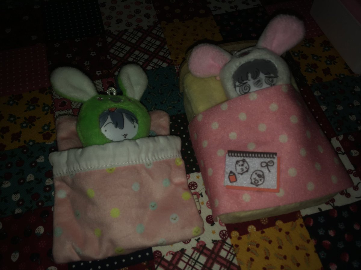 쫑수 그거 알아?
잘 때 귀신이 머리카락
다 세면 죽는대
                                                                뻥치지마
쫑수는 숱 많아서 괜찮겠다
하암 졸리다 잘 자~ (도로롱)
                                      ...너 자? 야 박병찬 자냐고