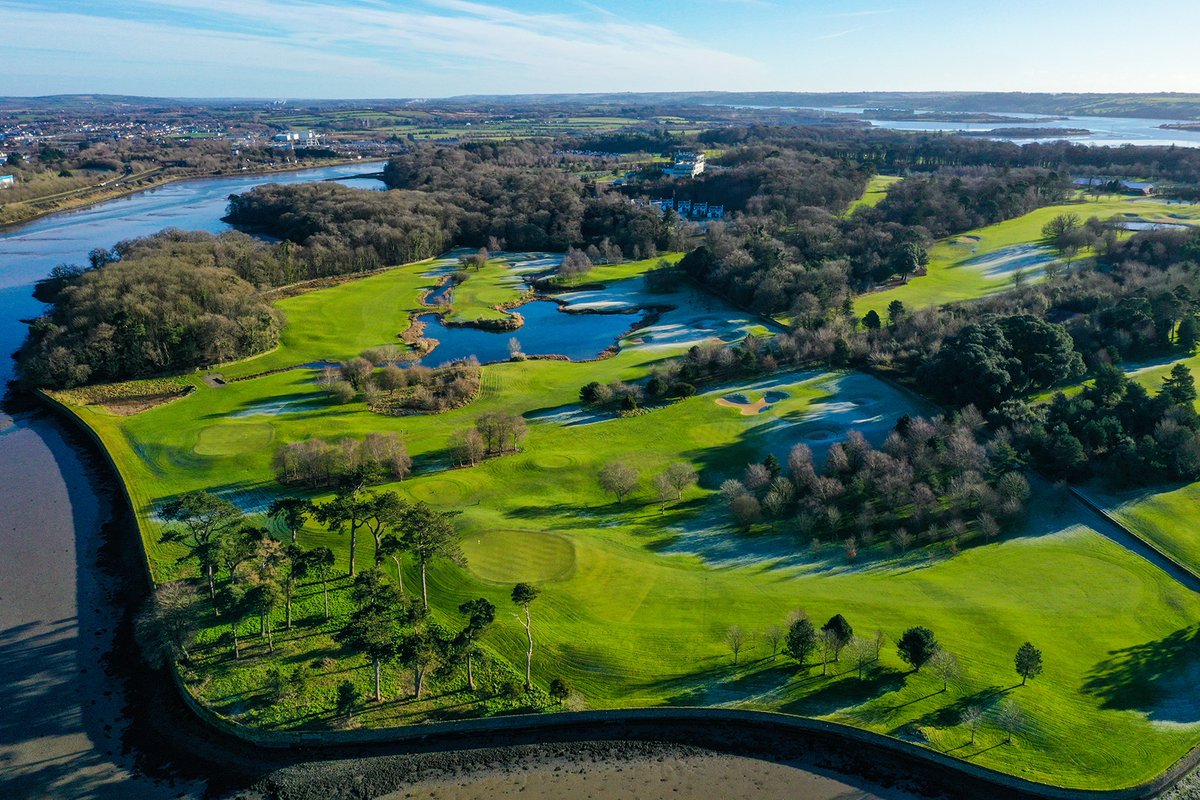 For golf enthusiasts, Fota Island Resort is a player’s paradise. Surrounded by tall oak trees, and bathed in peace and quiet. ⛳ Learn more fotaisland.ie/championship-c… 📷 tedmurphy.ie #fotaislandresort #golf #golfcork