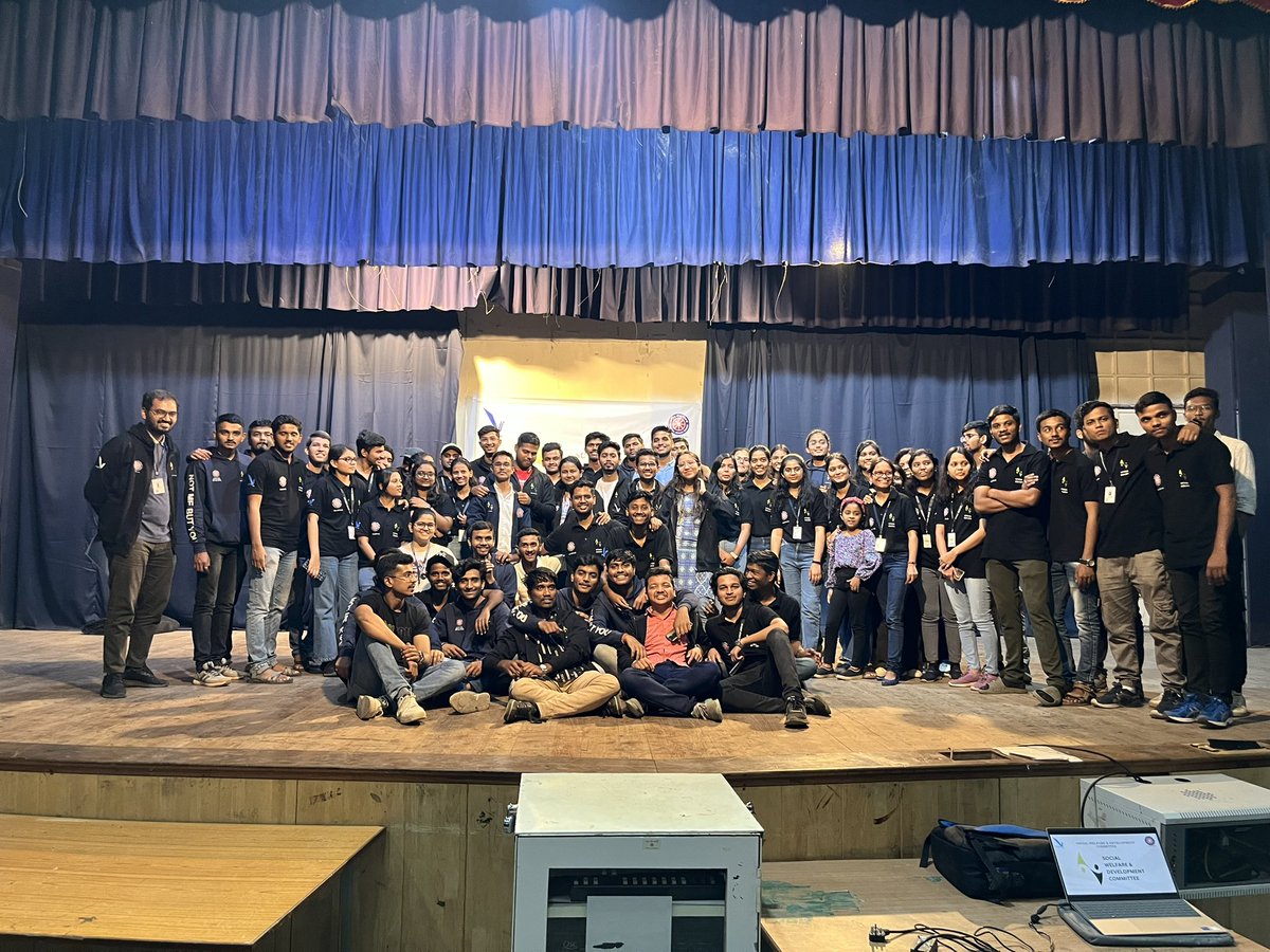 vit_socials's tweet photo. Let the digital symphony begin!π Aatmabodh 2024 takes flight with an unforgettable inauguration ceremony, opening doors to a world of tech and knowledge. #AatmabodhLaunch #TechEmpowerment #DigitalSymphony #KnowledgeUnveiled https://t.co/Jmvad4QM8L