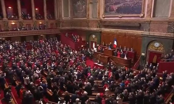 Le sens des scènes de liesse après l’entrée de la liberté de l’« IVG » dans la Constitution Il y a des crimes qui crient vengeance au Ciel reinformation.tv/liesse-liberte…