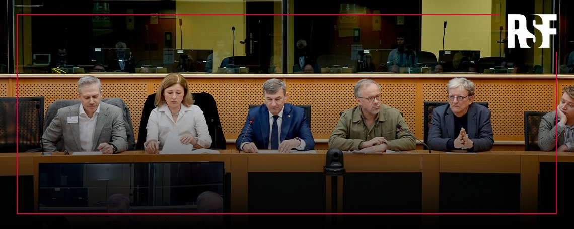 Christophe Deloire (@cdeloire) on Twitter photo Au <a href="/Europarl_FR/">Parlement européen en France</a>, j'ai annoncé le lancement du bouquet satellitaire Svoboda. Les médias indépendants russes sont lus, vus ou entendus par 6 à 9 % de la population adulte. Svoboda va permettre d'accroître cette audience.
Un bouquet satellitaire :
➡️ accessible à 4,5 millions de Au <a href="/Europarl_FR/">Parlement européen en France</a>, j'ai annoncé le lancement du bouquet satellitaire Svoboda. Les médias indépendants russes sont lus, vus ou entendus par 6 à 9 % de la population adulte. Svoboda va permettre d'accroître cette audience.
Un bouquet satellitaire :
➡️ accessible à 4,5 millions de