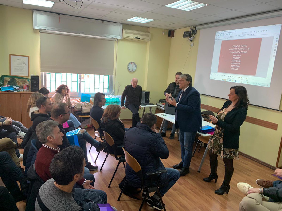 MariaUccello_'s tweet photo. Grande partecipazione 
stamattina al primo incontro del Corso @cislfpna 
“𝐀𝐩𝐩𝐫𝐞𝐧𝐝𝐞𝐫𝐞 𝐞 𝐂𝐨𝐦𝐩𝐫𝐞𝐧𝐝𝐞𝐫𝐞 𝐥𝐚 𝐋𝐞𝐚𝐝𝐞𝐫𝐬𝐡𝐢𝐩” 

https://t.co/nTTeaXYNwD https://t.co/ET5A3JOJDw