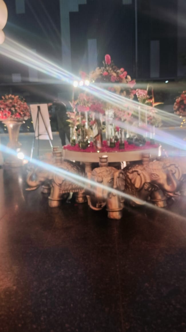 showtimeeventz's tweet image. Premium Decoration for weddings in Gurugram. ✨🌿🌸🤍

#Showtimeevent #weddingday #weddingreceiption #weddingdecor #weddingflowers #flowerstagram #floraldesign #weddingdecoration #weddingphotography #weddingdesign #weddingideas #luxurywedding #interiordecor #partydecor