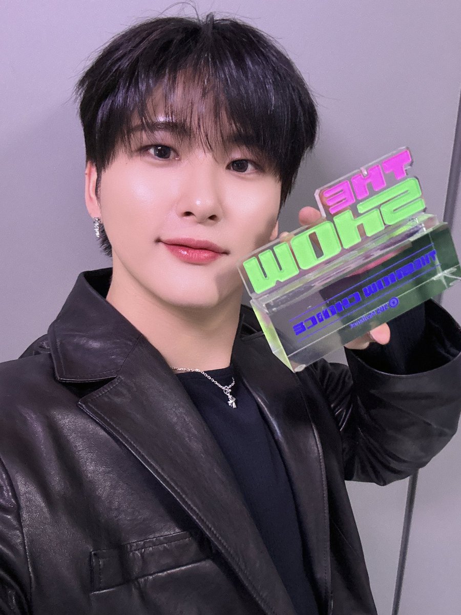 CRAVITY_twt tweet picture