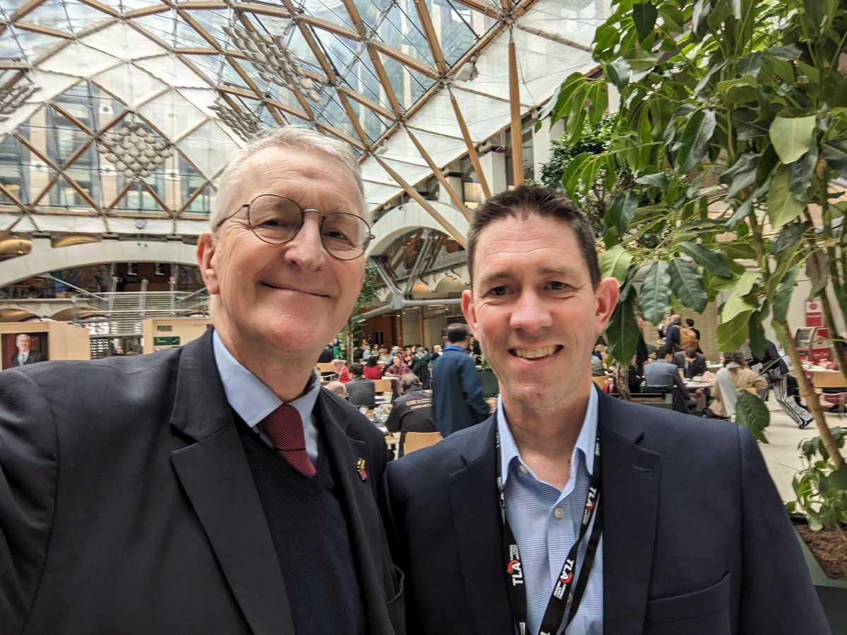 Had great meetings with @hilarybennmp and @alexsobel today, talking about housing, homelessness and the @HomelessLink manifesto for #EndingHomelessnessTogether. Thanks for your support.