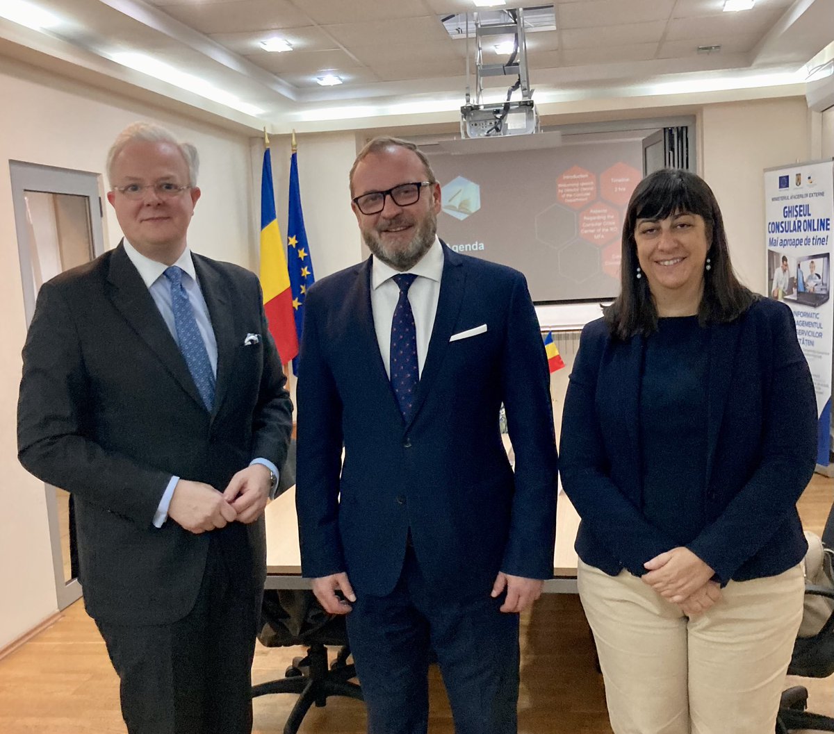 Delighted to be back in #Bucharest for bilateral 🇱🇺 🇷🇴 Consular consultations with Director General Bogdan Mihai Stanescu @MAERomania accompanied by the Luxembourg Ambassador E. Cardoso to discuss #Consular Assistance, Visa, #Schengen and other subjects of mutual interest