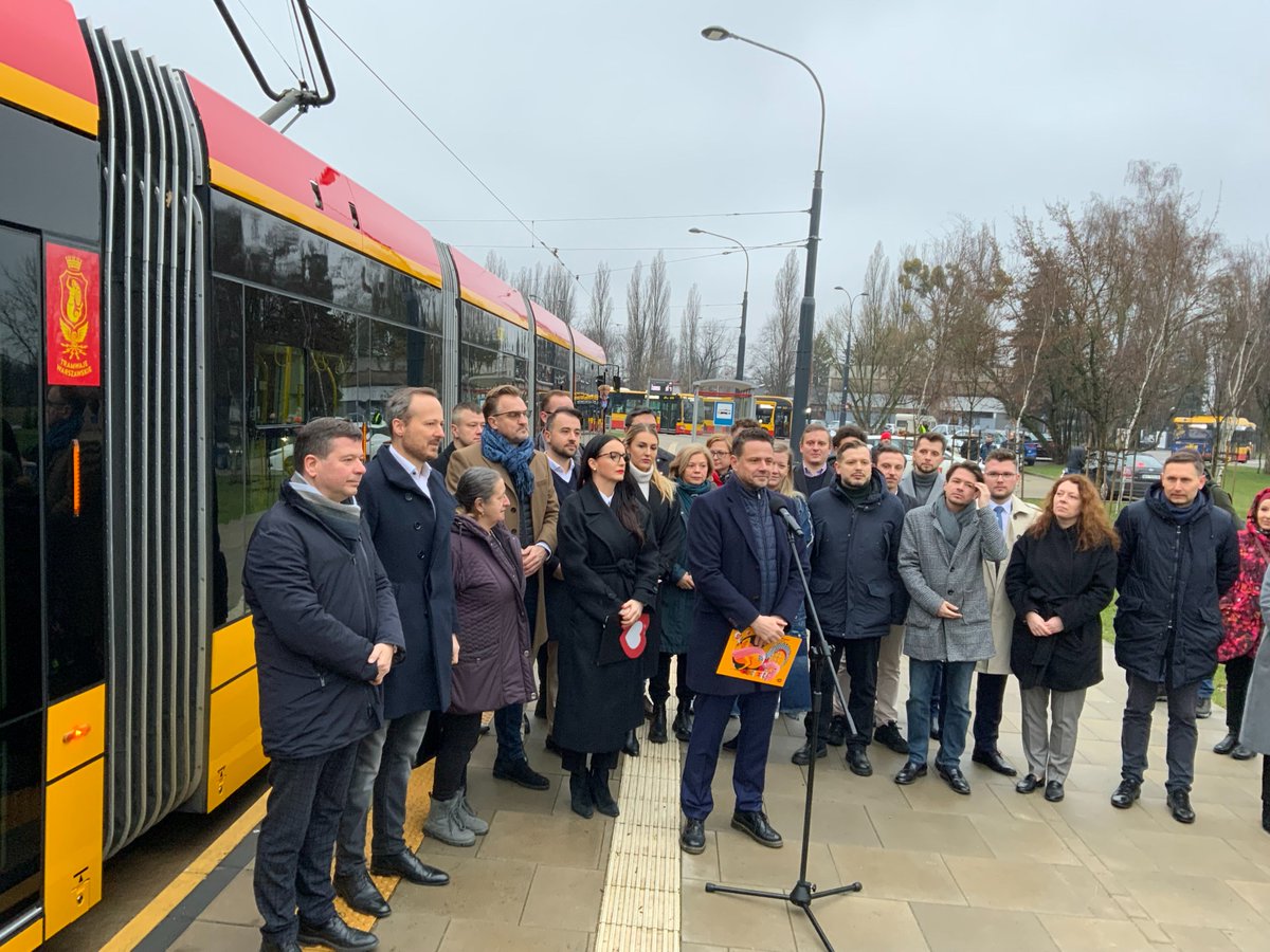 STRABAG_PL's tweet image. 🗓️ 5 marca oddaliśmy do użytku kluczową dla @warszawa nową inwestycję tramwajową realizowaną dla @TramwajeW. 1,5 kilometra nowej trasy umożliwi mieszkańcom Warszawy dojazd do centrum w dziesięć minut!
#STRABAG #WorkOnProgress #TramwajNaKasprzaka