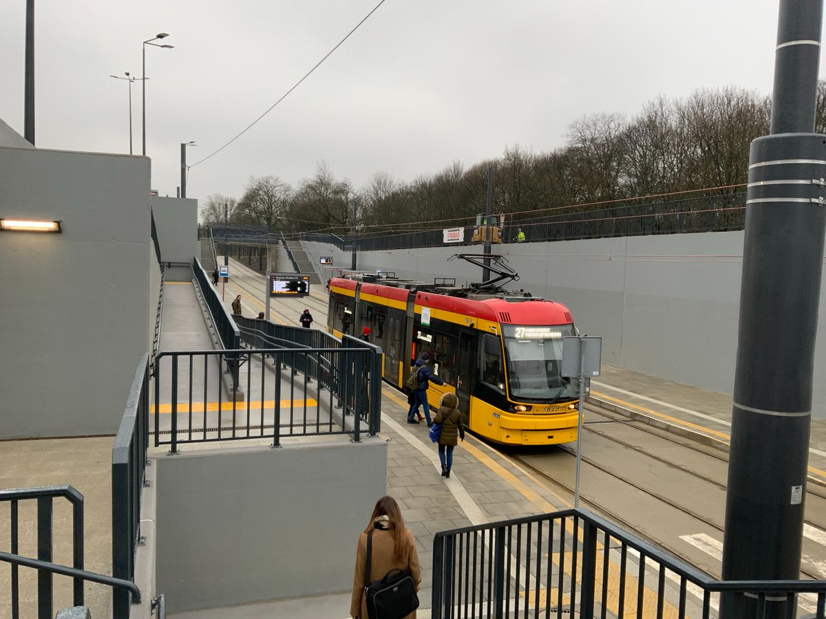 STRABAG_PL's tweet image. 🗓️ 5 marca oddaliśmy do użytku kluczową dla @warszawa nową inwestycję tramwajową realizowaną dla @TramwajeW. 1,5 kilometra nowej trasy umożliwi mieszkańcom Warszawy dojazd do centrum w dziesięć minut!
#STRABAG #WorkOnProgress #TramwajNaKasprzaka