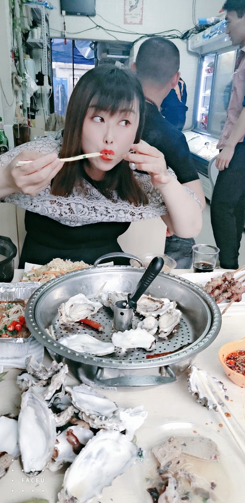 bage34214028's tweet photo. 老婆上面嘴吃饱了，回家下面骚嘴接着吃 https://t.co/yw58W0TH0F