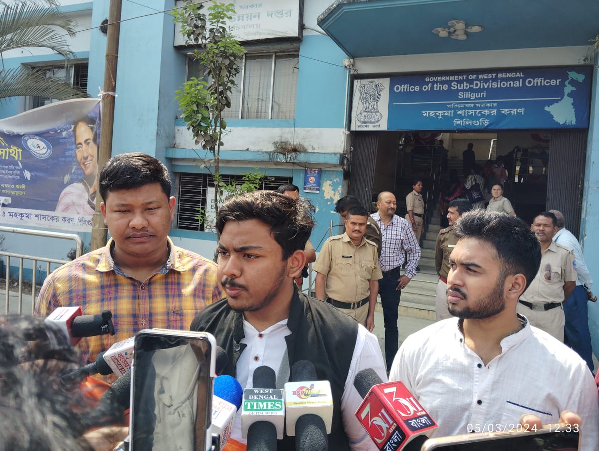abvpsiliguri's tweet photo. শিলিগুড়ি ডিস্ট্রিক্ট ম্যাজিস্ট্রেট দ্বারা ভারতবর্ষের রাষ্ট্রপতি শ্রীমতি দ্রৌপদী মুর্মু মহাশয়া কে পশ্চিমবঙ্গের সন্দেশখালিতে রাজ্য সরকারের সংরক্ষিত অপরাধীদের দ্বারা মহিলাদের বিরুদ্ধে সংঘটিত জঘন্য অপরাধের পরিপ্রেক্ষিতে ন্যায়বিচারের জন্য ABVP পক্ষ থেকে স্মারকলিপি দেওয়া হয়েছে। https://t.co/vNdJfxYbFw