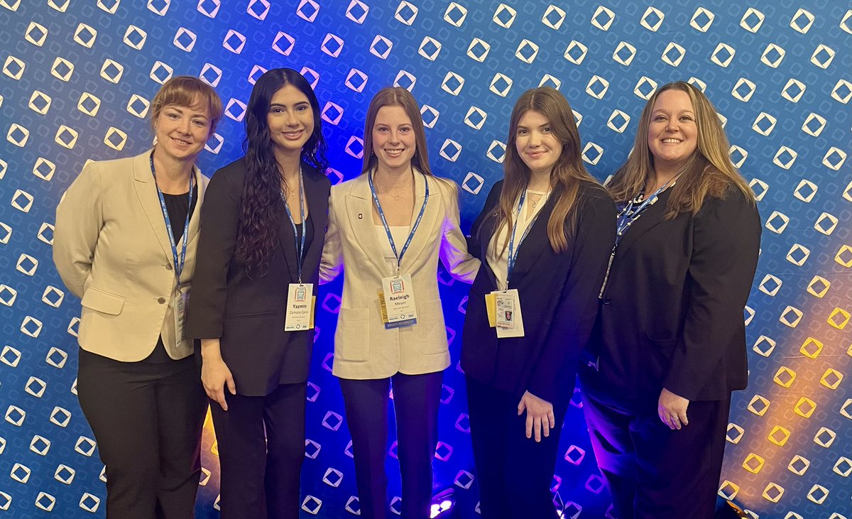 NPGrizBusiness's tweet image. Dressed for success!  Go North Point Deca!  💙🧡🎉 #Decastate #MoDeca #wearewentzville #npgrizbiz #wearenorthpoint