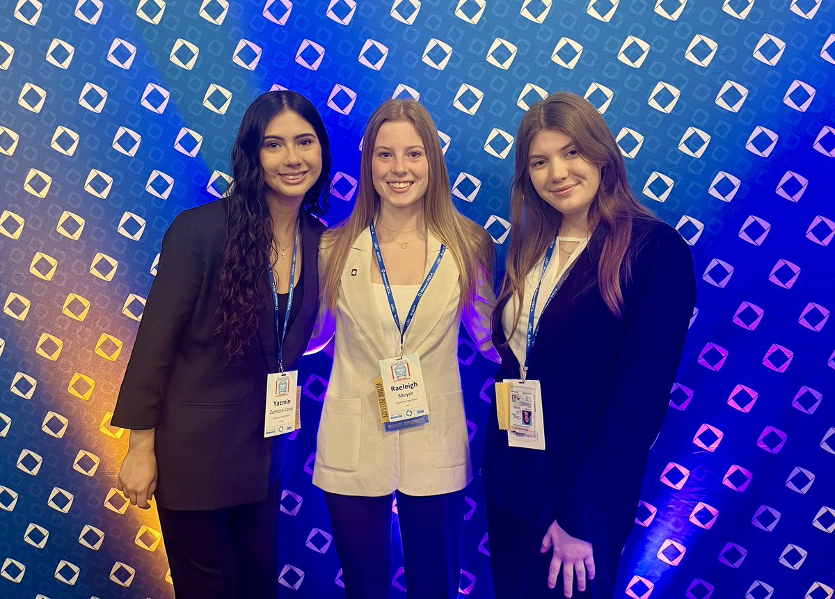 NPGrizBusiness's tweet image. Dressed for success!  Go North Point Deca!  💙🧡🎉 #Decastate #MoDeca #wearewentzville #npgrizbiz #wearenorthpoint