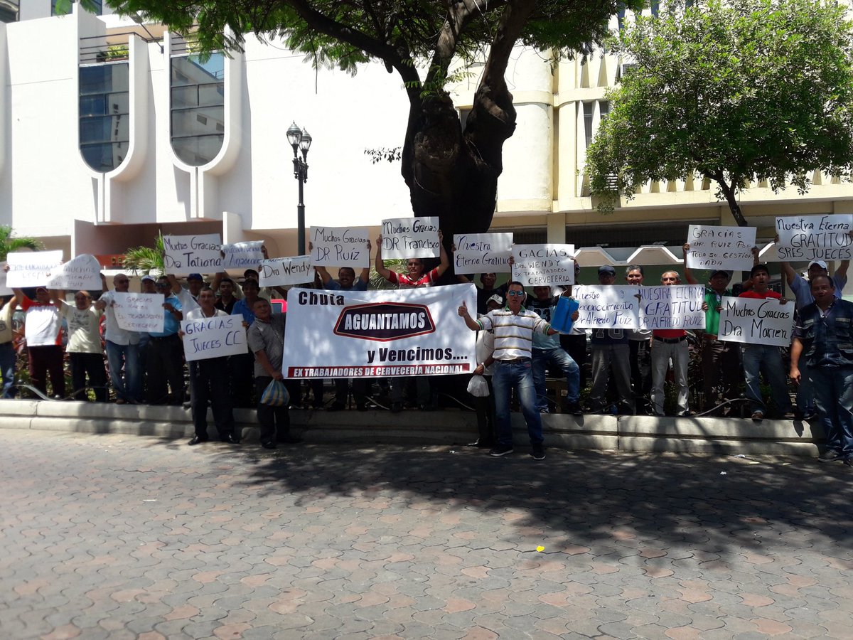 ExijoJusticiaCN's tweet photo. @ivonneabogada Gracias Sra. Ministra x su aporte a esta lucha.
Los verdaderos luchadores @ex_cerveceria los q si hemos sufrido este vía crucis durante 16 años no claudicaremos hasta q la sentencia que logramos con lucha en calles y plazas de Gye y Quito se cumpla totalmente https://t.co/TOw0UyhUtf