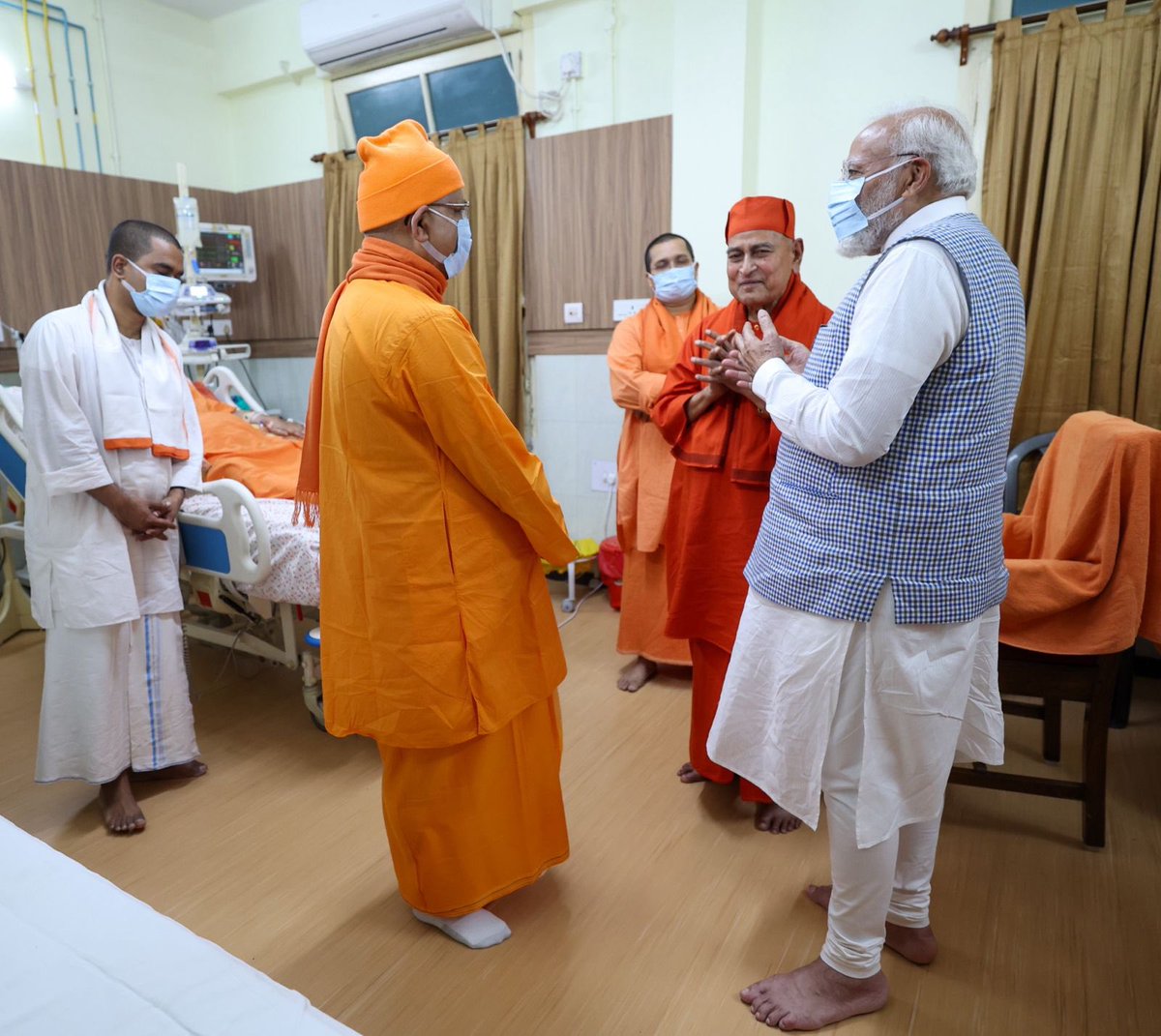 Upon reaching Kolkata, went to the hospital and enquired about the health of the President of Ramakrishna Math and Ramakrishna Mission, Srimat Swami Smaranananda ji Maharaj. We are all praying for his good health and quick recovery.