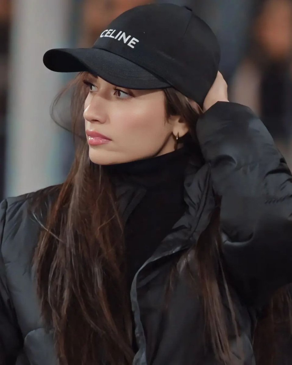 🌹MASHAALLAH 🌹
She's looking so beautiful here 🤍🖤
#sanajaved