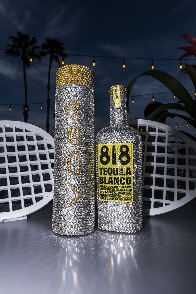 Come again soon! 💚🍹💧 Thrilled to collaborate with @drink818 and @TheTwistedCake on these amazing handcrafted #818 & #VOSS for Taste of Tennis 🌴🎾💧✨